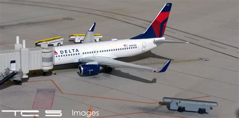 * Gemini Jets, Delta 737-700, up close... - DA.C