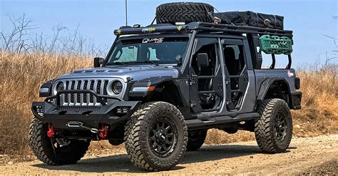 JEEP GLADIATOR ON GD15 GRID OFF-ROAD WHEELS