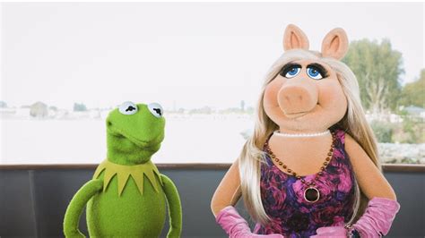 Miss Piggy and Kermit break up! - YouTube