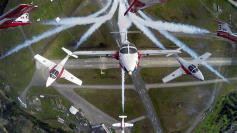 Meet The Snowbirds: Canada's Aerial Ambassadors From the Great White North