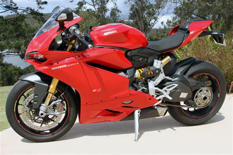 Review: 2015 Ducati Panigale 1299 S - Bike Review