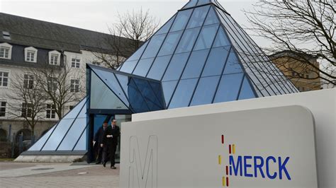 Merck Reports Disappointing Sales, Cuts Forecast