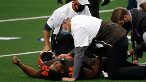 Browns star RB Chubb out “several weeks” with knee injury | WKBN.com