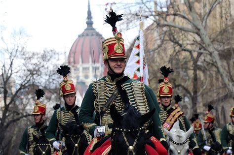 The mesmerising uniform of the Hungarian hussars - PHOTOS - Daily News Hungary