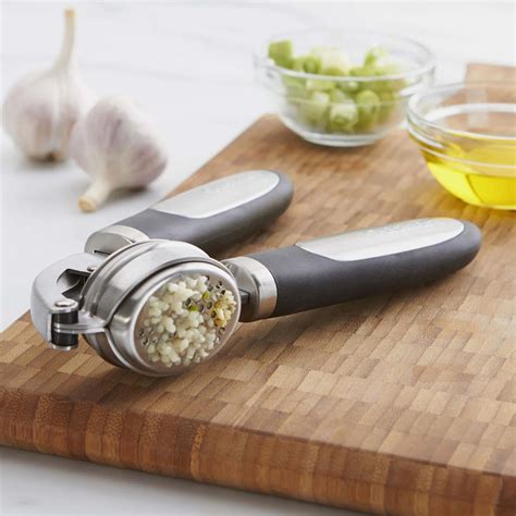 Cuisinart Elements Garlic Press (Black/Stainless Steel) | Kitchen Stuff ...