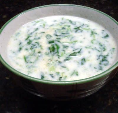 Creamy Spinach Soup - Mama Loves Food