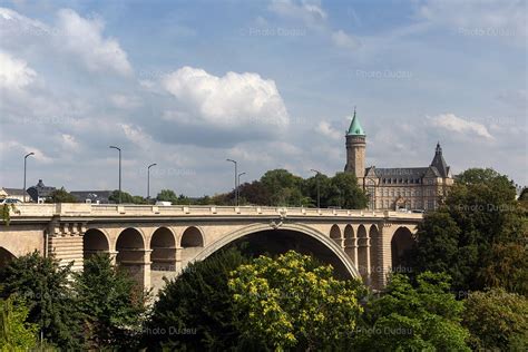 Luxembourg landmarks: Pont Adolphe bridge and Spuerkeess tower – Stock Images Luxembourg