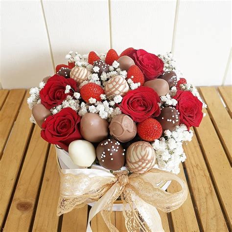 Chocolate Strawberries Arrangements - Edible Arrangements