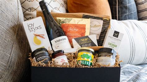 The best Canadian gift boxes to send this holiday | Foodism TO