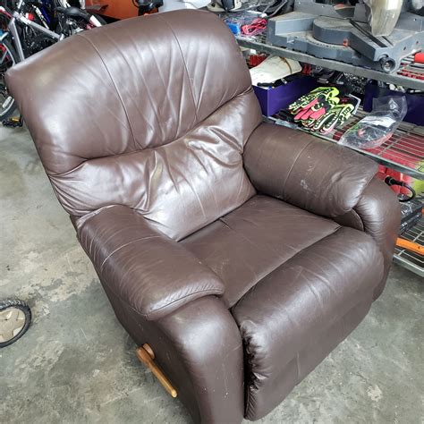 BROWN LEATHER LAZY BOY RECLINER - Big Valley Auction