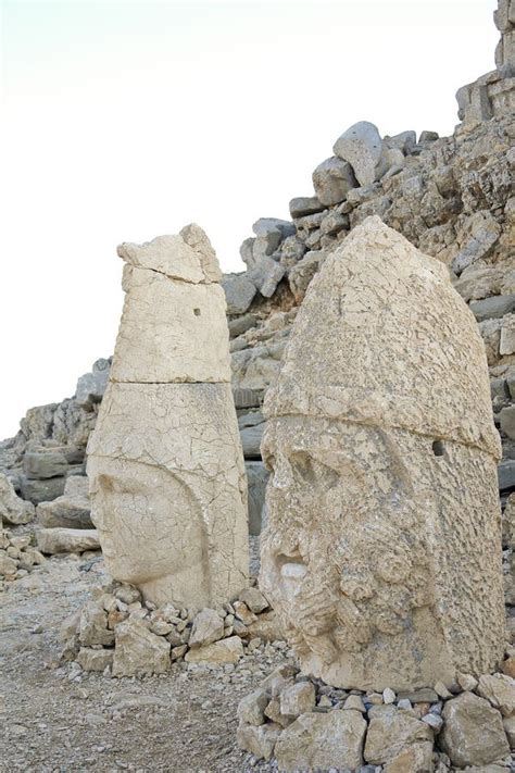 Heads of the Colossal Statues on Mount Nemrut Stock Image - Image of antiochus, head: 4863175