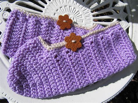 A Beautiful Ramble: Crochet Slippers - Free Crochet Pattern!
