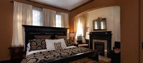 Luxurious Bed and Breakfast Suite with 2-Person Jacuzzi in Asheville NC