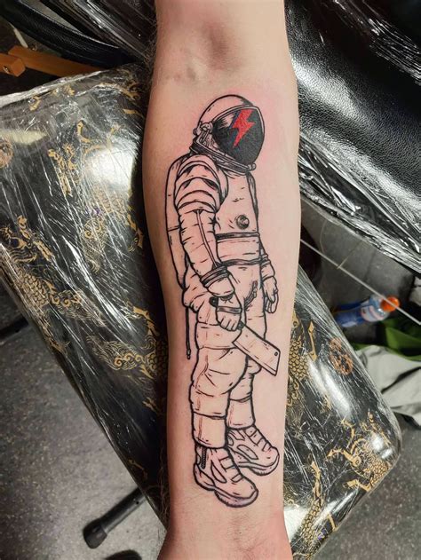 Spaceman by Mr Heggie during his guest spot at Frontier Tattoo Cardiff! | Unterarm tattoo ...