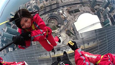 EdgeWalk CN Tower: Push your personal limits... if you dare (Video ...