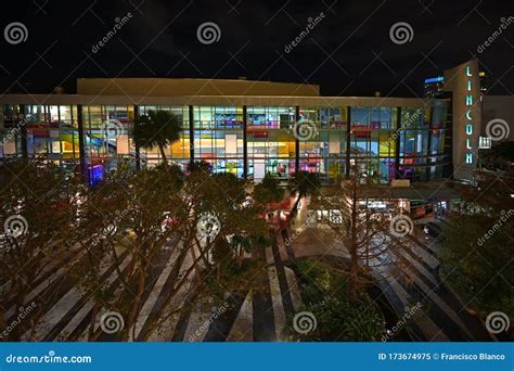 Regal South Beach Cinemas on Lincoln Road Mall in Miami Beach, Florida ...