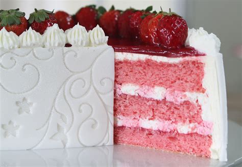 Red Love: Strawberry Cake Recipe - Kuali