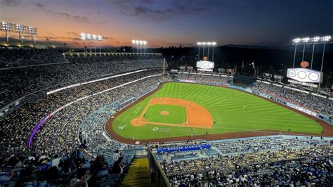 Dodgers' faith night 'not enough' to address controversy