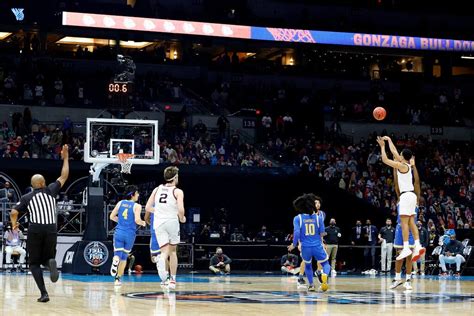 Gonzaga’s Buzzer-Beater a Reminder of the Hoopla That’s Missing - The New York Times