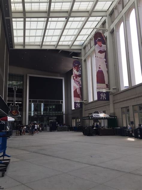 Yankee Stadium Tours - 42 Photos - Tours - Concourse Village - Bronx ...