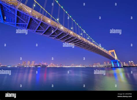 Night view of the Rainbow Bridge Stock Photo - Alamy