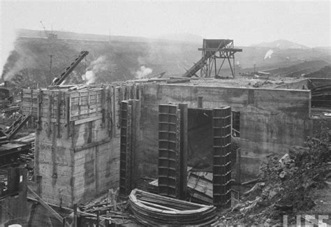 20 Photos of the Construction of the Panama Canal