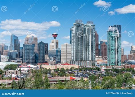 Calgary, Alberta City Skyline Editorial Stock Image - Image of modern, building: 127044274