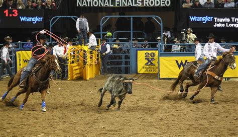 Team Roping at the second round of the NFR | Las Vegas Review-Journal