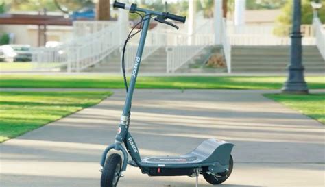 Razor E300 Electric Scooter Full Review: Fun and Simple Scooter Ride