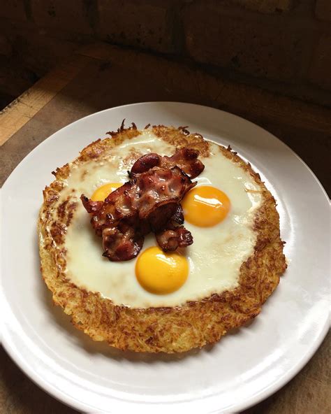 [Homemade] Eggs baked in hash browns & bacon : r/food