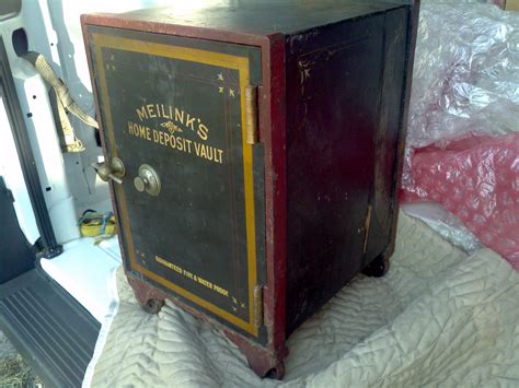 Small Antique Cast Iron Safe « Obnoxious Antiques