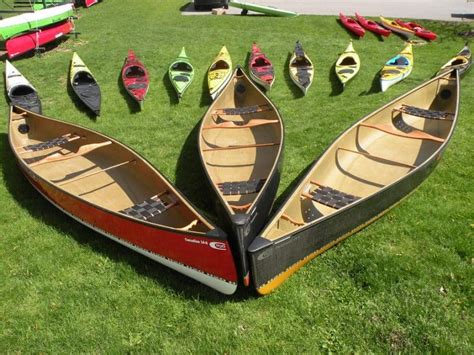 Canoe vs Kayak: What’s the Difference?