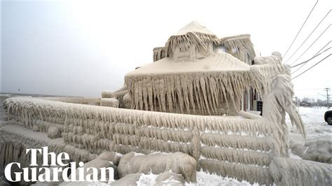 Extreme winter snow storm in US leaves buildings covered in icicles ...