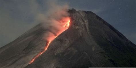 Mount Merapi Emits Incandescent Lava Avalanches 11 Times: Official