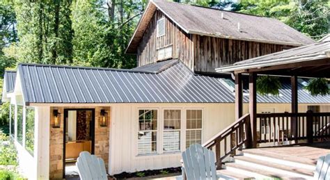 Best Price on The Wells Hotel in Highlands (NC) + Reviews!