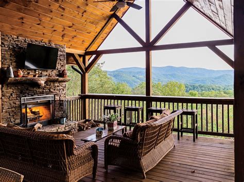 Why You Need to Escape to the Georgia Mountains This Fall | Make tiny Blue Ridge, Georgia, your ...