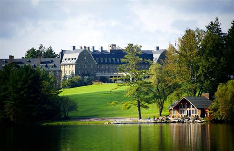 6 Best Poconos Resorts for Families | Family Vacation Critic