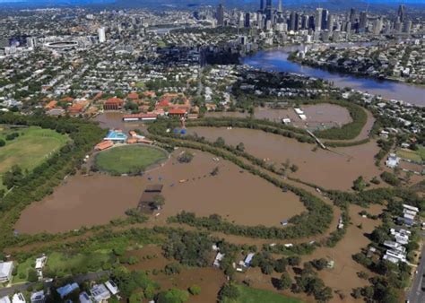 BoM radar: Sydney weather warning worsens as families get stranded