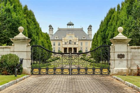 Luxurious Gates close this exclusive mansion | Luxury Safes