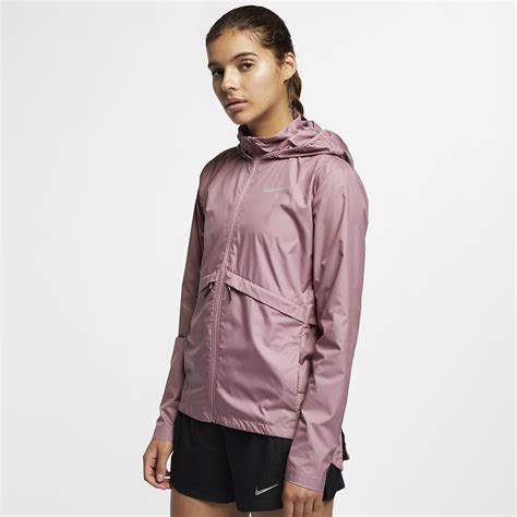 Nike Essential Women's Packable Running Rain Jacket | Im regen laufen ...