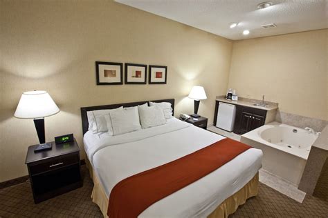 Holiday Inn Express Hotel & Suites Plymouth Plymouth, Indiana, US - Reservations.com