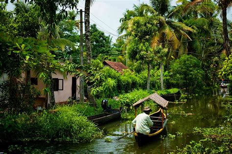 11 Dreamy Photos of Kerala's Backwaters Attractions