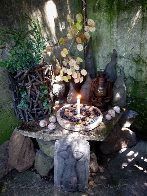 Altar Witchy Garden, Fairy Garden, Garden Paths, Witchy Cottagecore, Wiccan Altar, Witches Altar ...