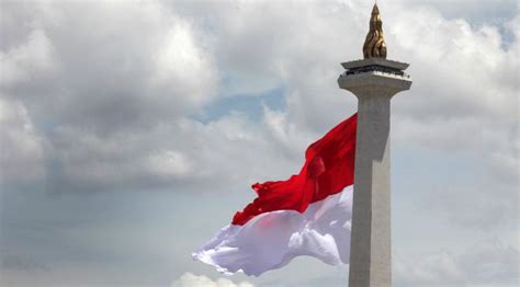 Bendera Merah Putih Terbesar di Dunia Dikibarkan di Monas - News ...