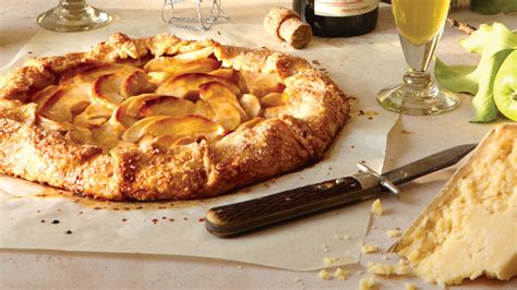 Apple Crostata with Cheddar Crust