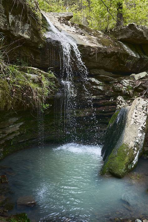 Unnamed waterfall in the Ozark mountains, AR [OC] [1333x2000] : r/EarthPorn