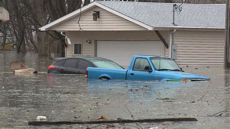 Hamburg, Iowa, devastated by flooding, is without water, sewage and gas