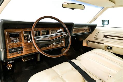 1974 Lincoln Continental | Volo Museum