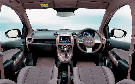 MAZDA DEMIO 1.5 - mazda-demio-15_interior_5.jpg