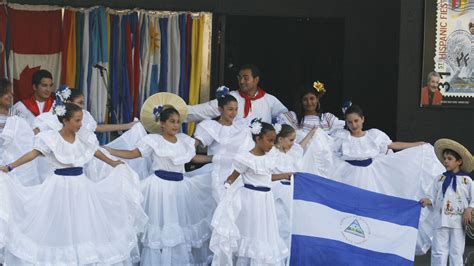 Traje típico de El Salvador